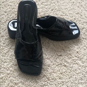 Elegant Naturalizer Bkack Patent Women's Sandals